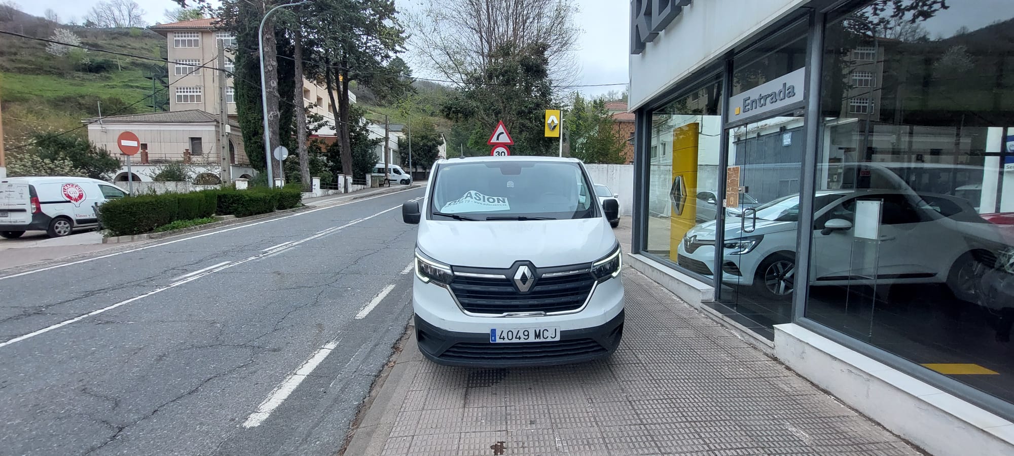 Renault Trafic 2.0 130cv miniatura 7